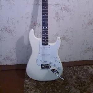 Продам электрогитару Squier