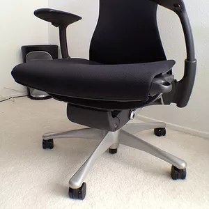 Рабочее кресло Herman Miller Embody Black Balance