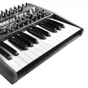 Продам синтезатор Аналоговый Arturia Minibrute.