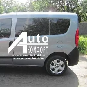 Передний салон,  левое окно на Fiat Doblo 2010-