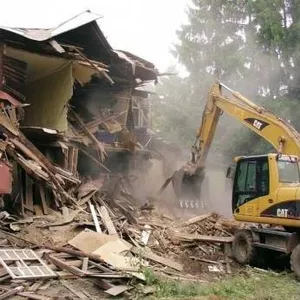 Демонтаж дачного будинку,   Знесення старих споруд будови будівель  Киї