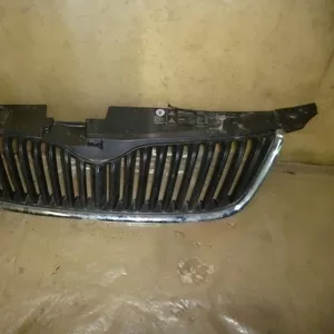 Решотка бампера Skoda Yeti Шкода Ети 09-13р 5L0853668