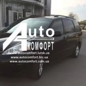 Лобовое стекло на Toyota Sienna (Минивэн) (2004-2009) с установкой