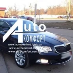 Лобовое стекло на Skoda Superb (Седан,  Комби,  Лифтбек) (2008-) с устан