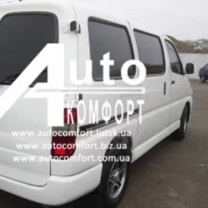 Задний салон,  правое окно,  короткая база на Toyota Hiace (Тойота Хай-Э