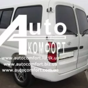 Передний салон,  левое окно на Toyota Hiace (Тойота Хай-Эйс)