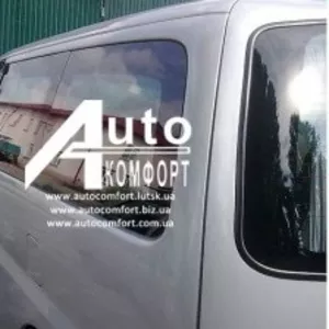 Задний салон,  короткая база,  левое окно на автомобиль Hyundai H-1 I (H