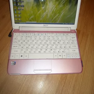 Розовый нетбук Acer Aspire One 751h-52Bp Pink