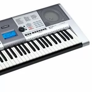 Синтезатор Yamaha PSR-E403 из рук,  но не бывшим в использовании 