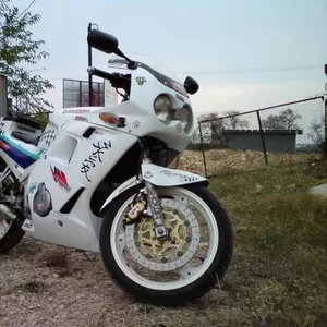 Продаю  мотоцикл Yamaha FZR-250 R 